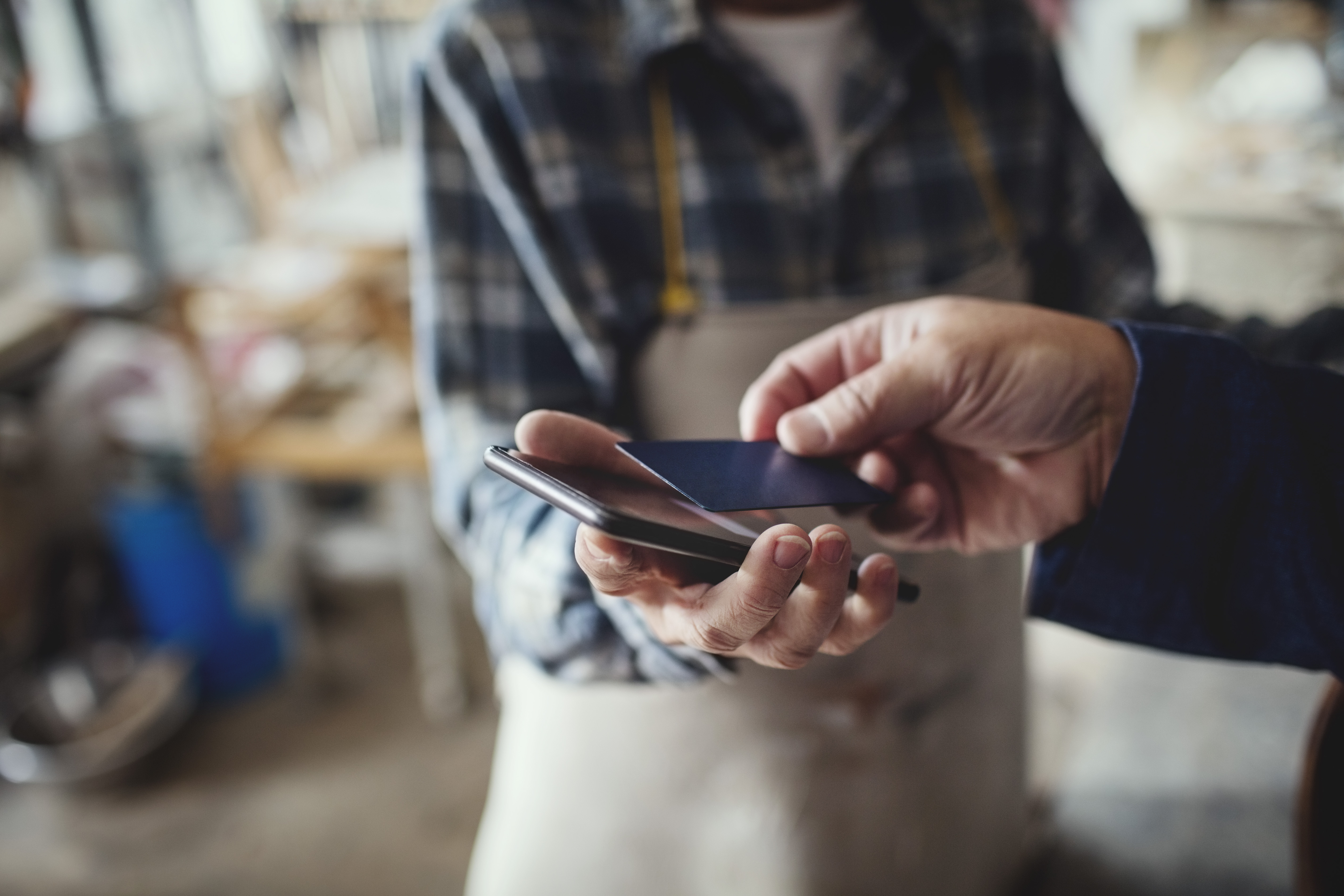 Fiserv Lança Aplicativo Que Viabiliza Venda por Aproximação via Celular do Lojista